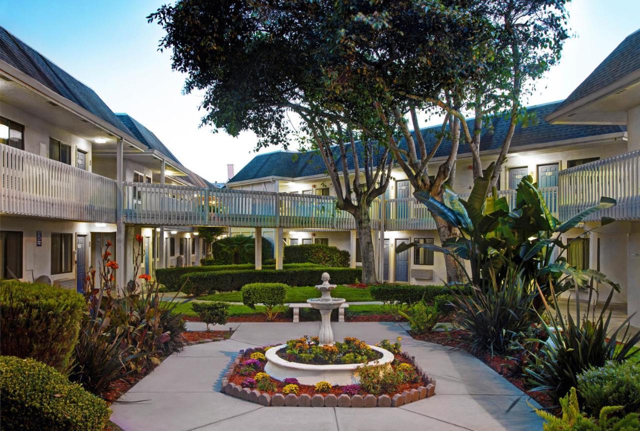 Motel 6-Marina, Ca - Monterey Bagian luar foto