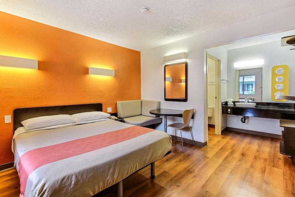 Motel 6-Marina, Ca - Monterey Bagian luar foto
