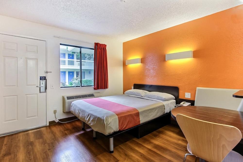 Motel 6-Marina, Ca - Monterey Bagian luar foto