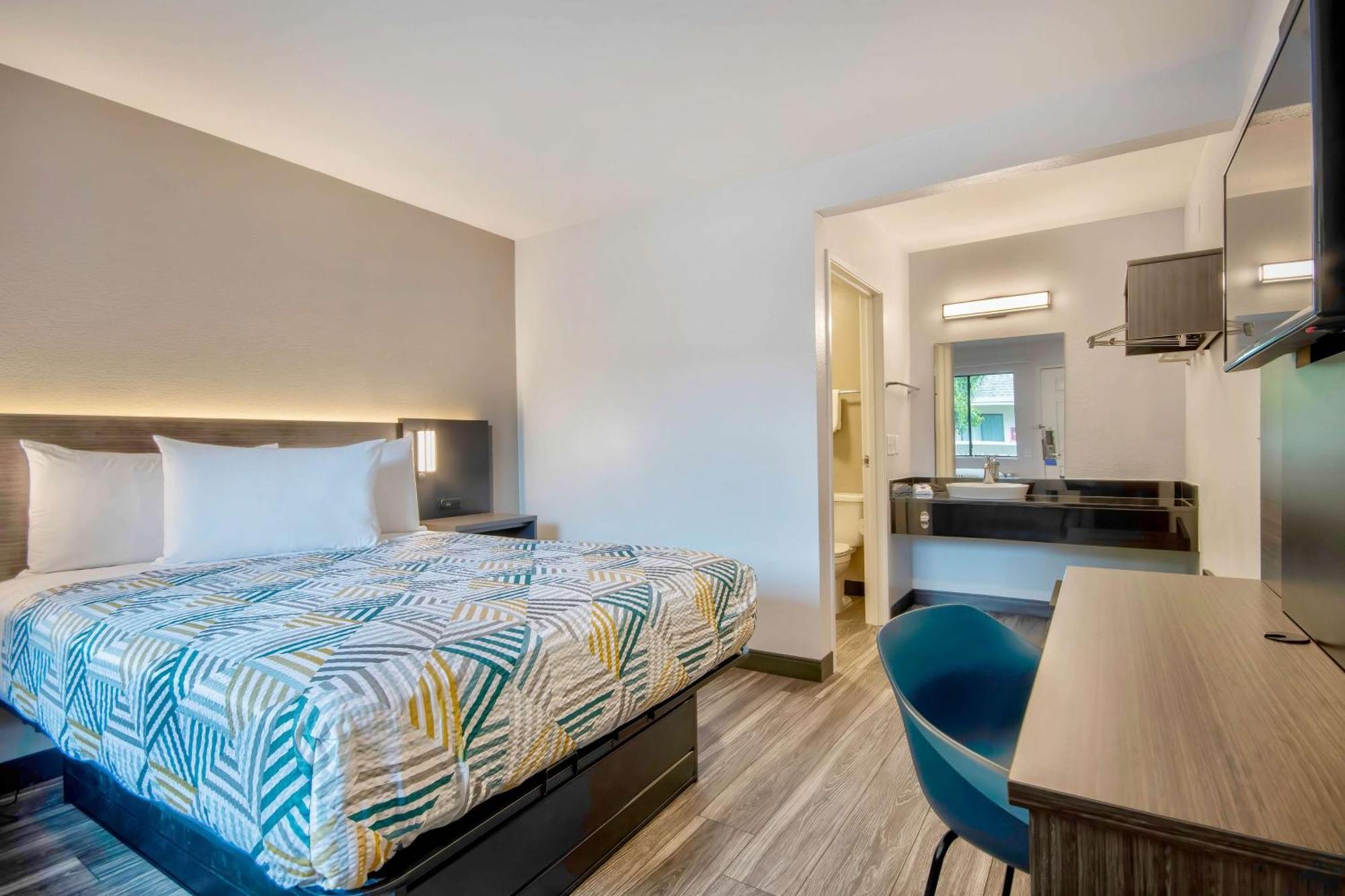Motel 6-Marina, Ca - Monterey Bagian luar foto