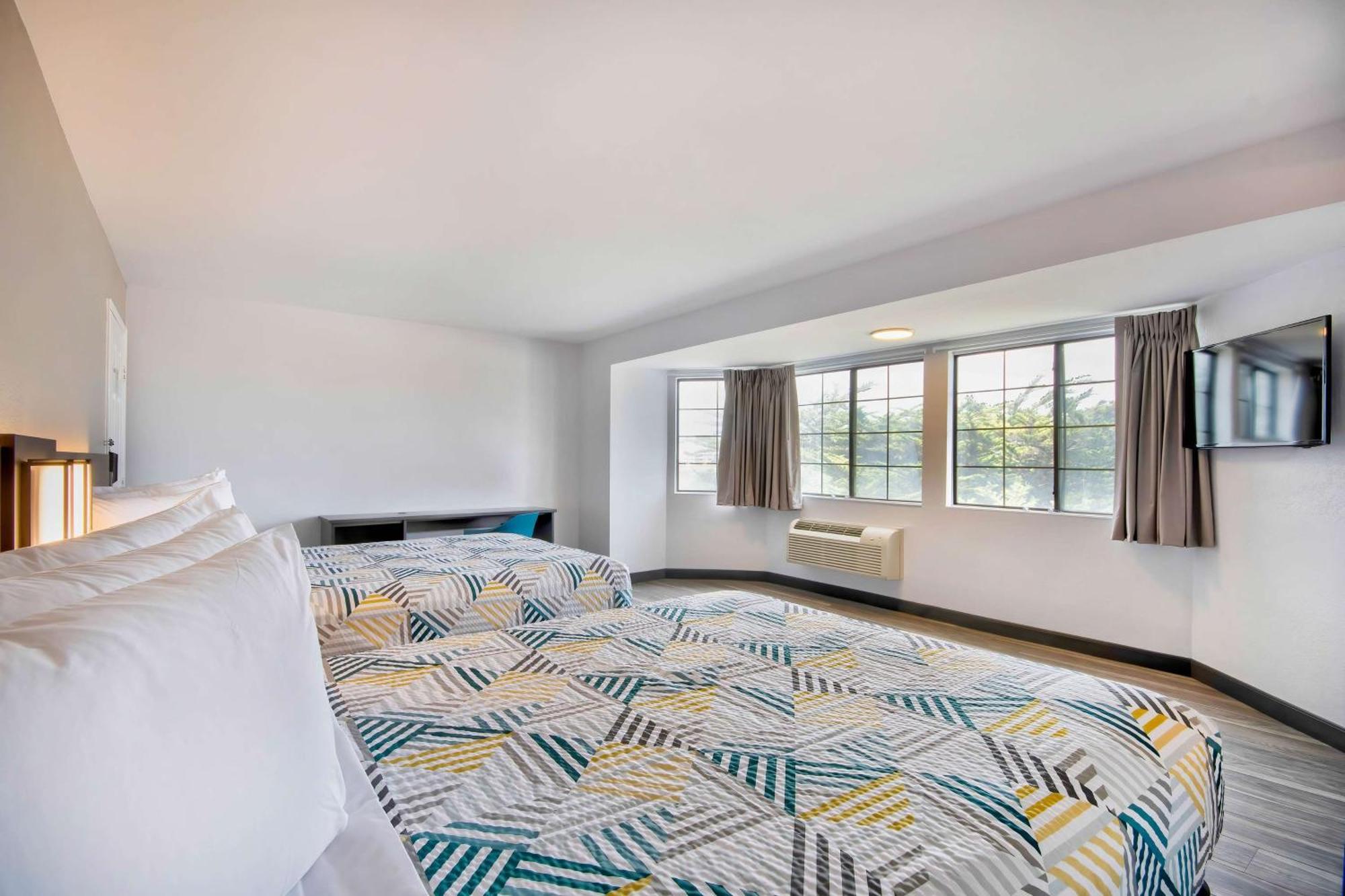 Motel 6-Marina, Ca - Monterey Bagian luar foto