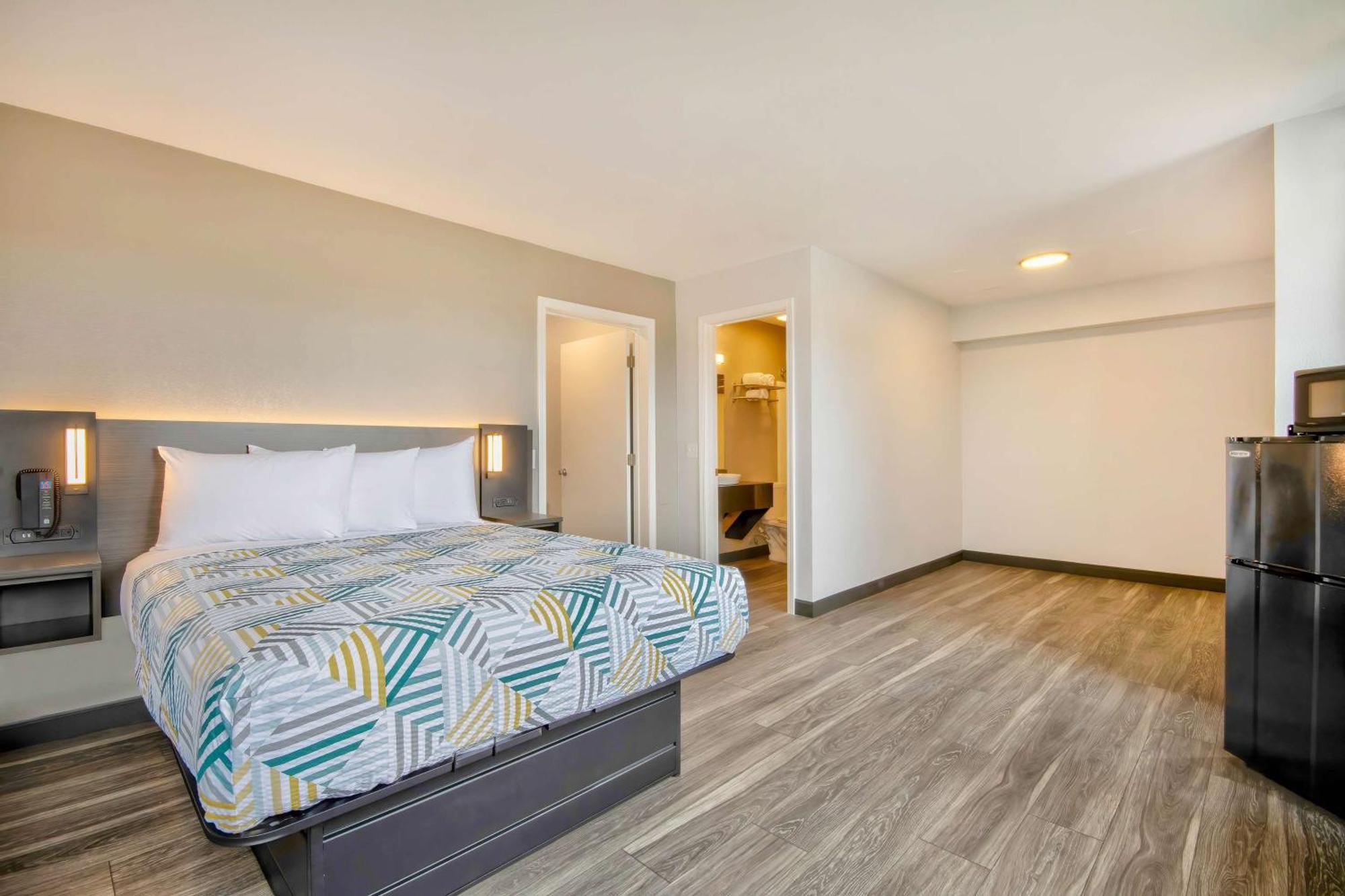 Motel 6-Marina, Ca - Monterey Bagian luar foto